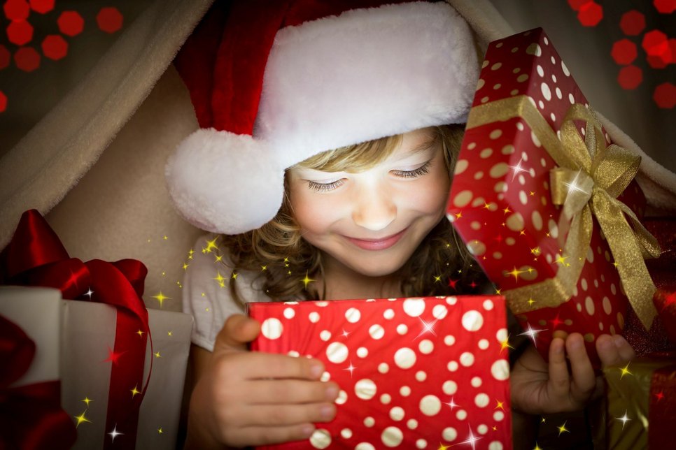 Damit viele Meißner Kinder ein schönes Geschenk unter dem Weihnachtsbaum findet, sammelt der WochenKurier mit seinen Partnern für die Mädchen und Jungen vom »Schmalen Haus«. Foto: Fotolia