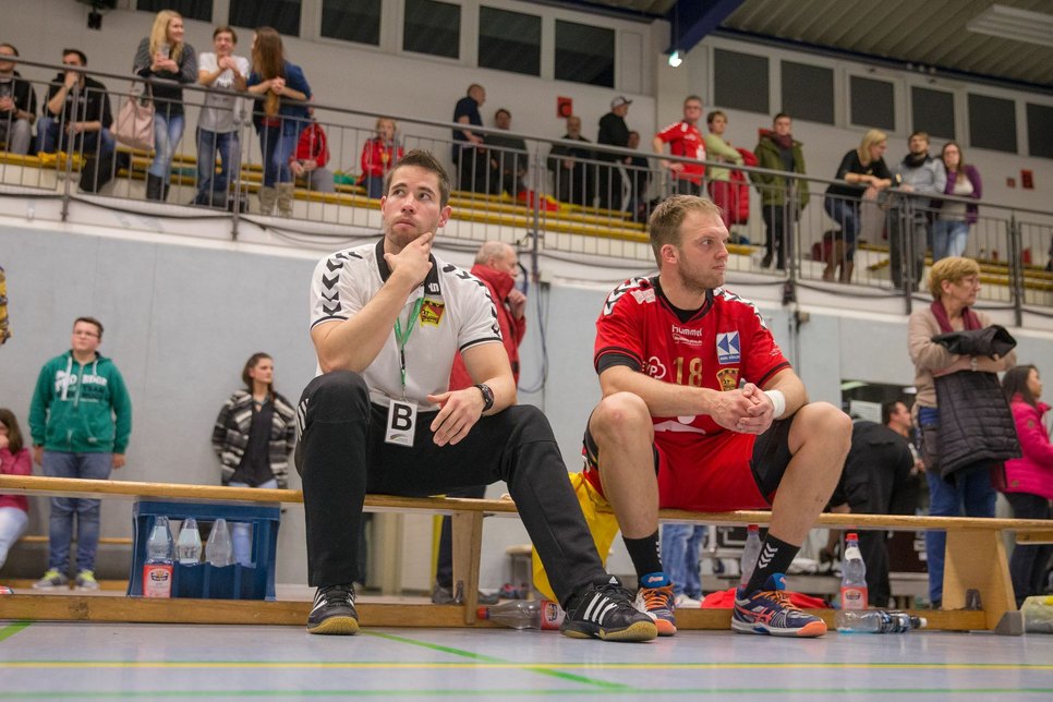 Trainer Alexander Hübner blickte nachdenklich auf das Ergebnis auf der Anzeigetafel.  Foto: M. Förster