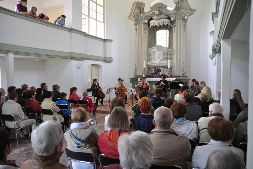 Konzerte gibt es auch wieder in der Gutskapelle Reuden. Foto: R. Uckrow