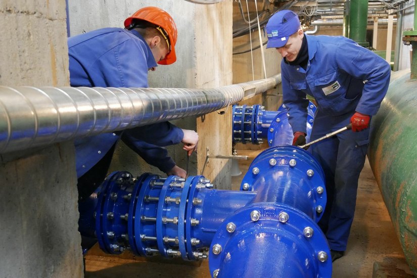Mit Hochdruck haben die LWG-Mitarbeiter des Wasserwerkes an der neuen Leitung für die Hochdruckzone gearbeitet. Foto: LWG