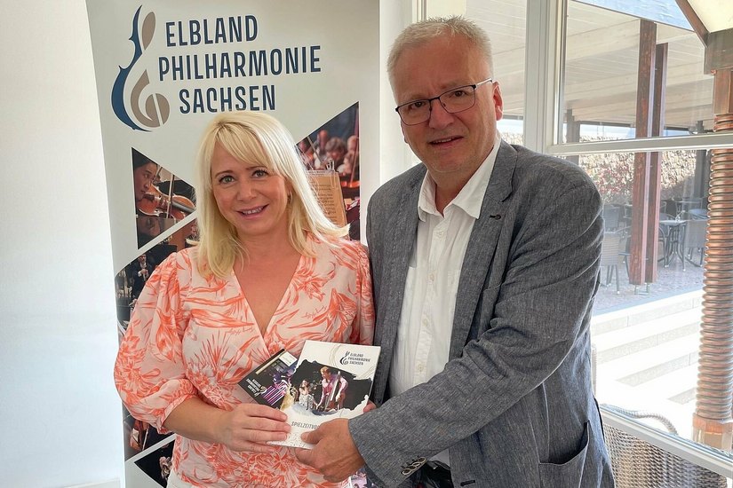 Intendantin Carola Gotthardt und Dirigent Ekkehard Klemm präsentieren die neue Spielzeitvorschau - allerdings erstmals nur für ein halbes Jahr.