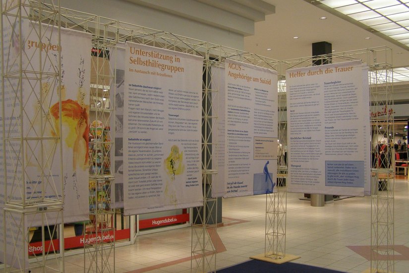 Blick auf die Ausstellung in der Mall. Foto: Agentur
