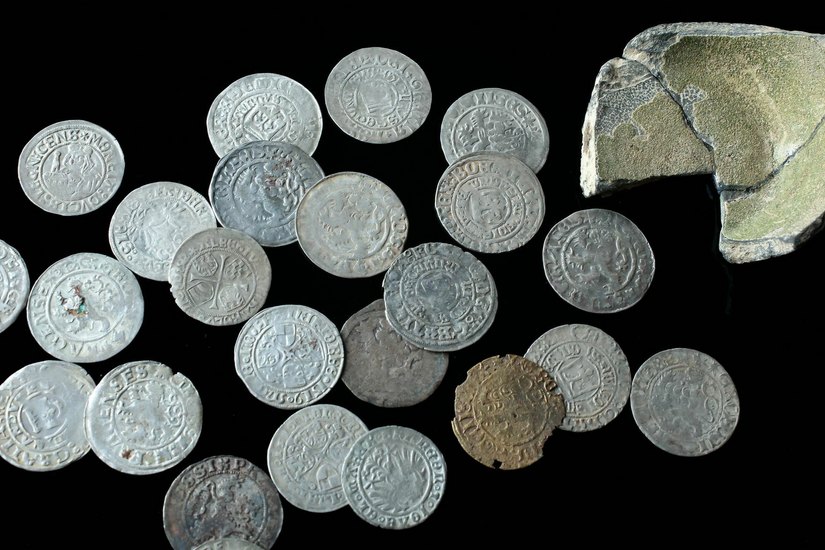 Teil des Münzfundes von Krausendorf/D?brznik, aufbewahrt im Webereimuseum in Landeshut. Foto: René Pech