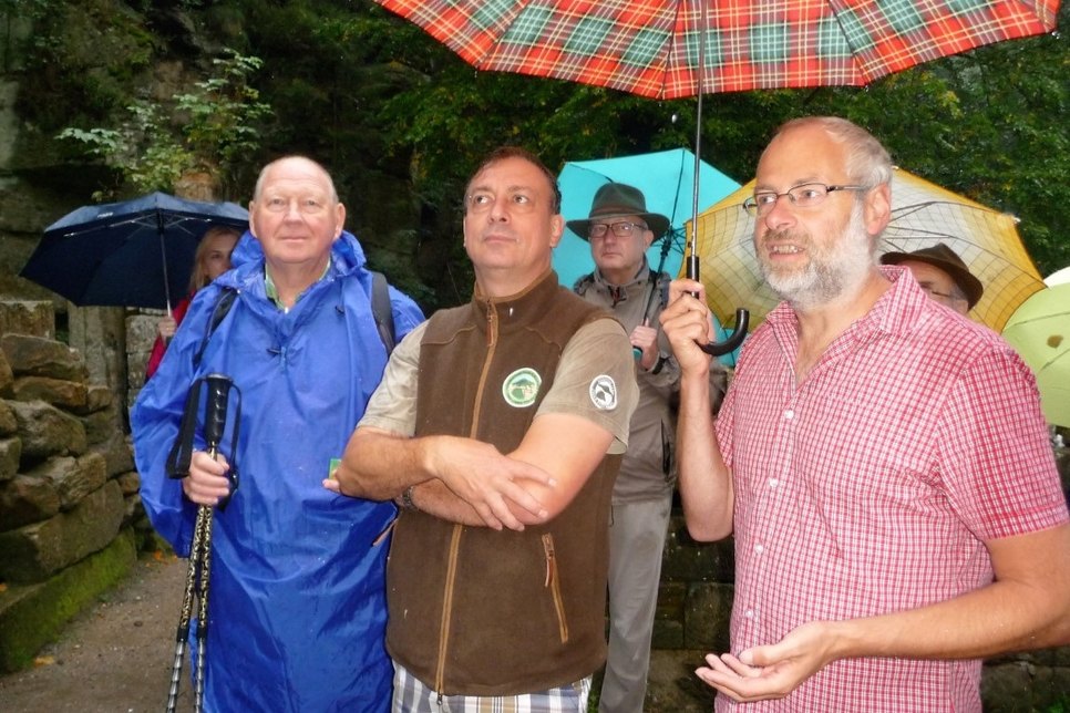 Dr. Pavel Benda informierte die Teilnehmer zur Geschichte der Grundmühle.  Fotos: privat