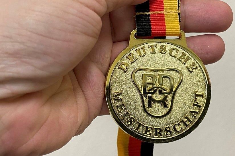 So sehen die Medaillen für die Sieger der Deutschen Meisterschaft aus.