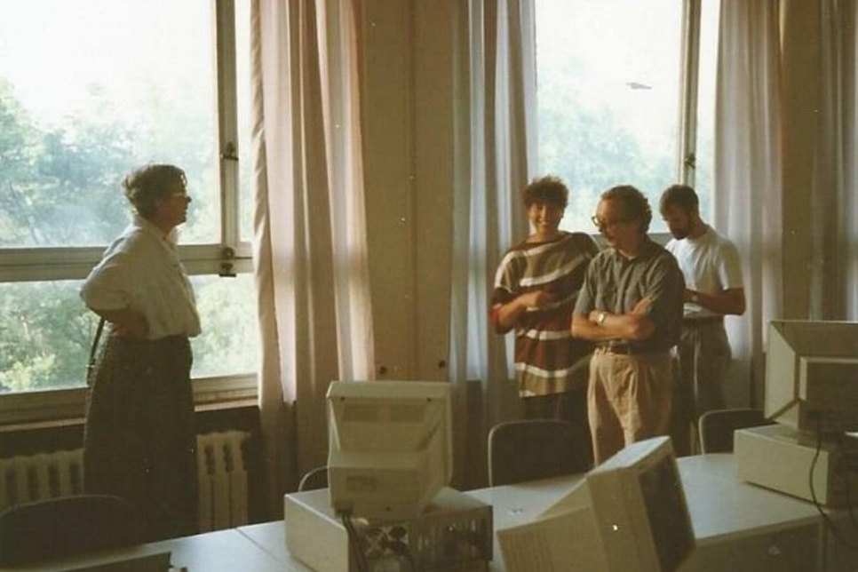 Ein Schnappschuss aus dem Fortbildungsstudio Pirna-Heidenheim 1992, wie es damals hieß – in der Mitte Barbara Hirsch. Foto: privat