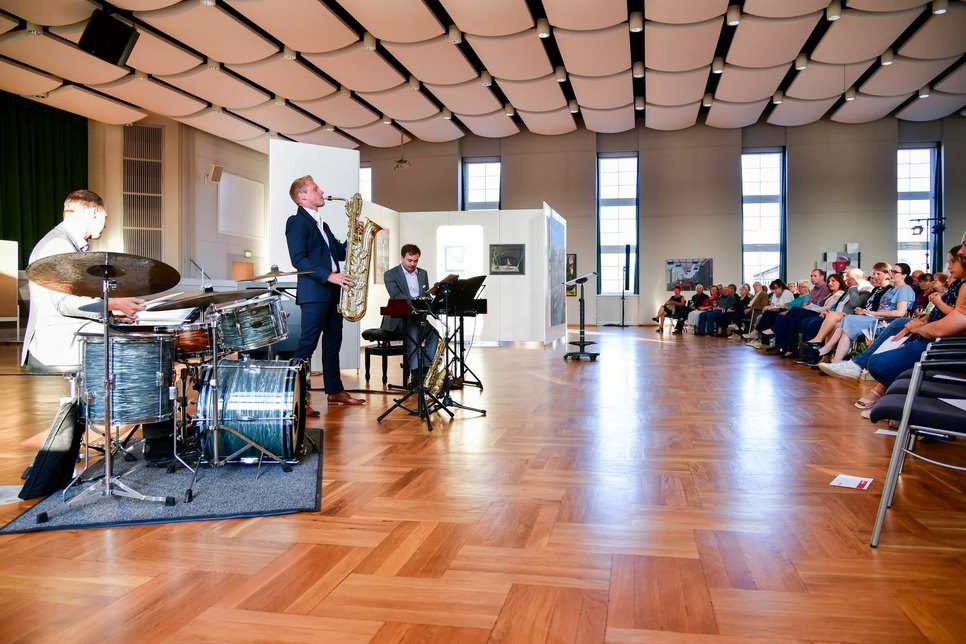 Die Jazz-Combo im Vorjahr bei der Ausstellungseröffnung zu Michael Schreckenberger im Kulturhaus der BASF Schwarzheide GmbH. Foto: BASF