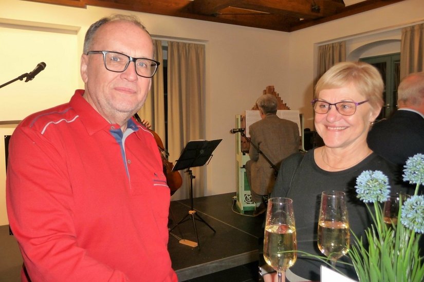 Bürgermeisterin Jana Oubrechtova aus Trmice mit Peter Göbel aus Königstein.