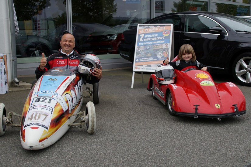 Thomas Käfer und seine Tochter Lilly gehen in Kleinnaundorf in das Rennen. Foto: Steffen Dietrich