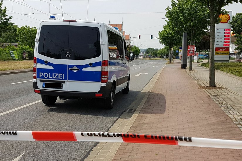 Polizeiabsperrung Löbtauer Straße. Fotos: Büttner