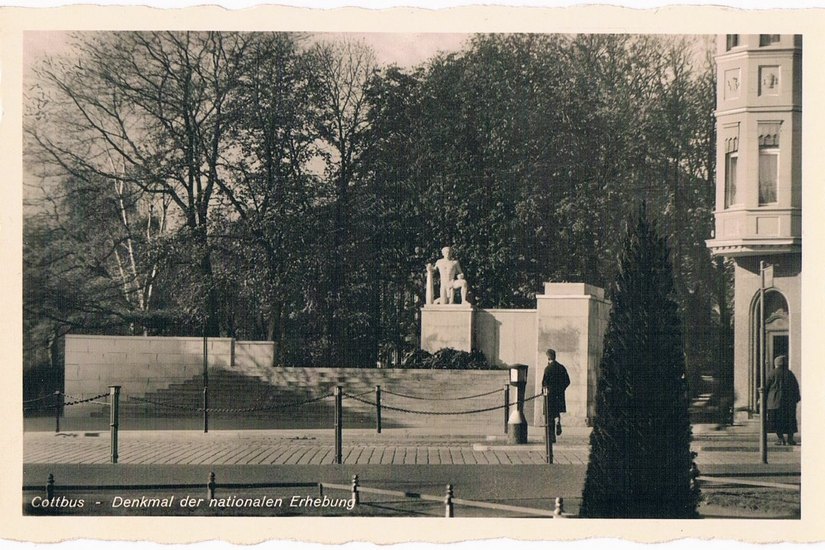 Das »Denkmal der nationalen Erhebung« am heutigen Brandenburger Platz. Foto: Stadtmuseum Cottbus