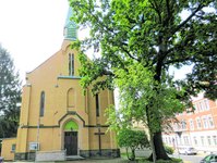 Die katholische Kirche in Radeberg feiert ihr 140. Jubiläum. Foto: Matthias Stark