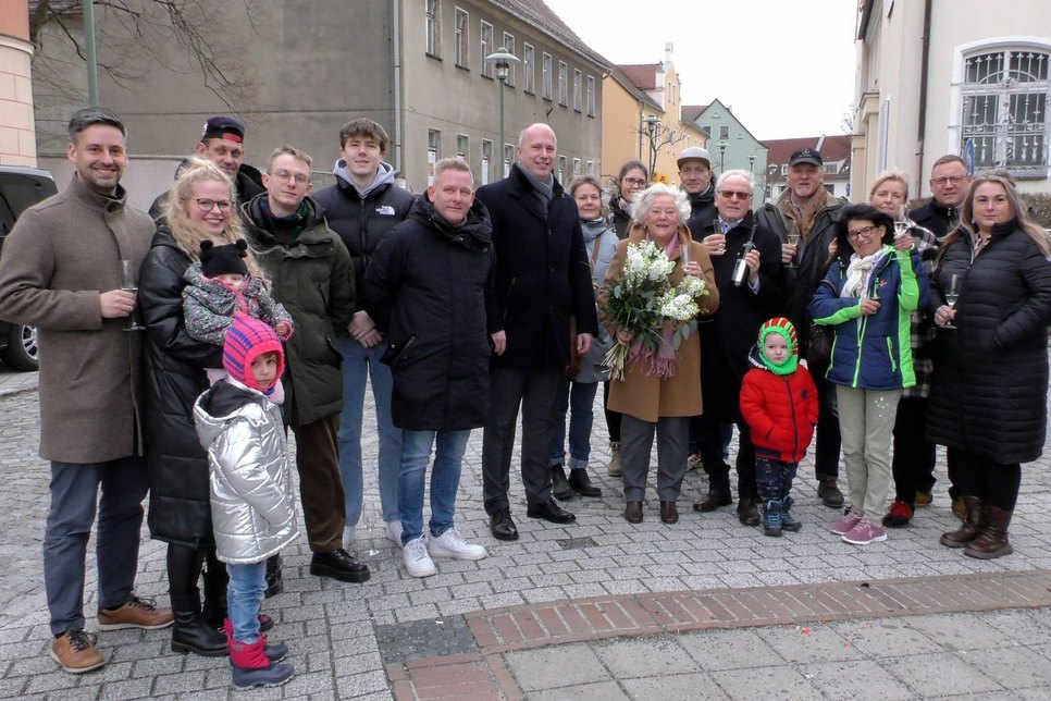 Eiserne Hochzeit im Kreise der Familie und Bürgermeister Mirko Buhr.