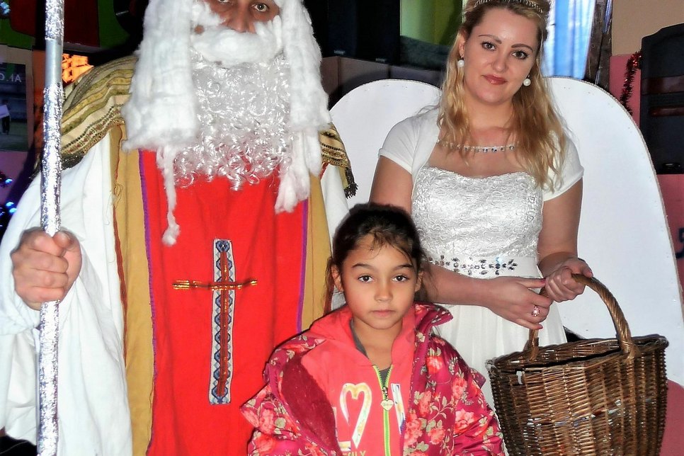 Nikolaus, Engel und Honsa besuchen das Zentrum Kamarad in Decin. Foto: Fiedler