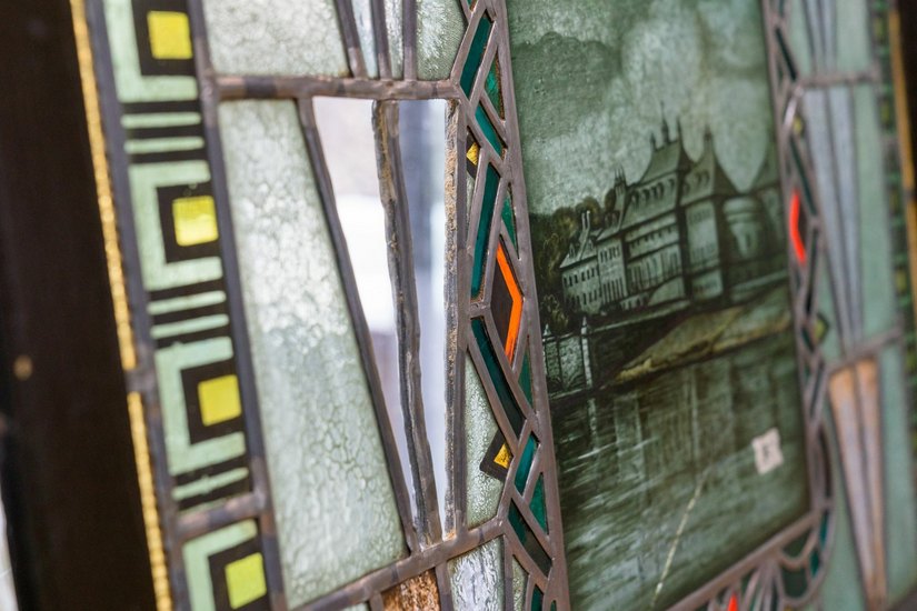 Beschädigtes Detail eines Fenster-Motives  Fotos (3): Michael Schmidt