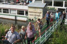 Bootsfahrt auf der Elbe als eine Etappe unserer Pragreise. Foto: Archiv