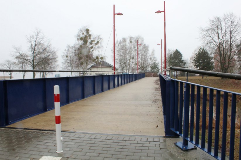 Die Brücke im Bereich des »Gaumensegels« erhielt unter anderem einen neuen Belag und LED-Beleuchtung. Foto: Stadt Senftenberg