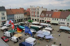 Der Senftenberger Markt - das Herz der Innenstadt - aus der Vogelperspektive.
