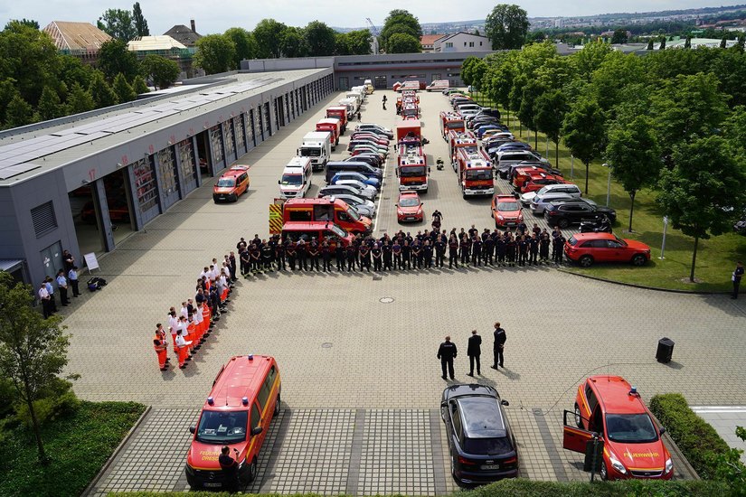 Großverband der Dresdner Feuerwehr vor dem Abmarsch ins Katastrophengebiet nach Rheinland-Pfalz / Foto: Feuerwehr Dresden