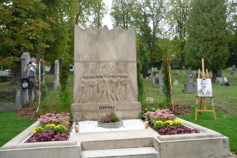 Das Grabmal von Josef Seliger auf dem Friedhof Teplice.