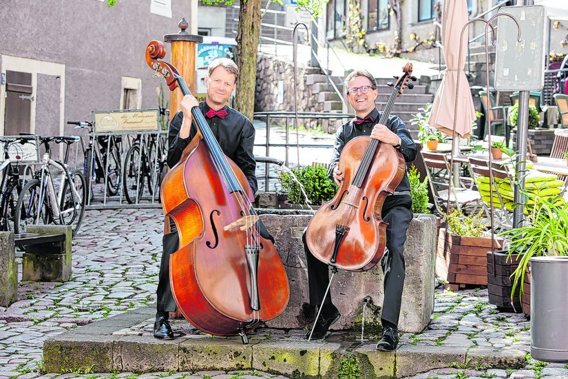Andreas Dude (Kontrabass) und Norbert Schröder (Violoncello)