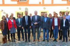 Die Mitglieder des Wirtschaftsforums und einige Unterstützer haben sich Staatsminister  Thomas Schmidt (CDU) (Mitte) eingeladen und über eine gute Regionalentwicklung und Fördermöglichkeiten für Gröditz und seine Nachbarn gesprochen.