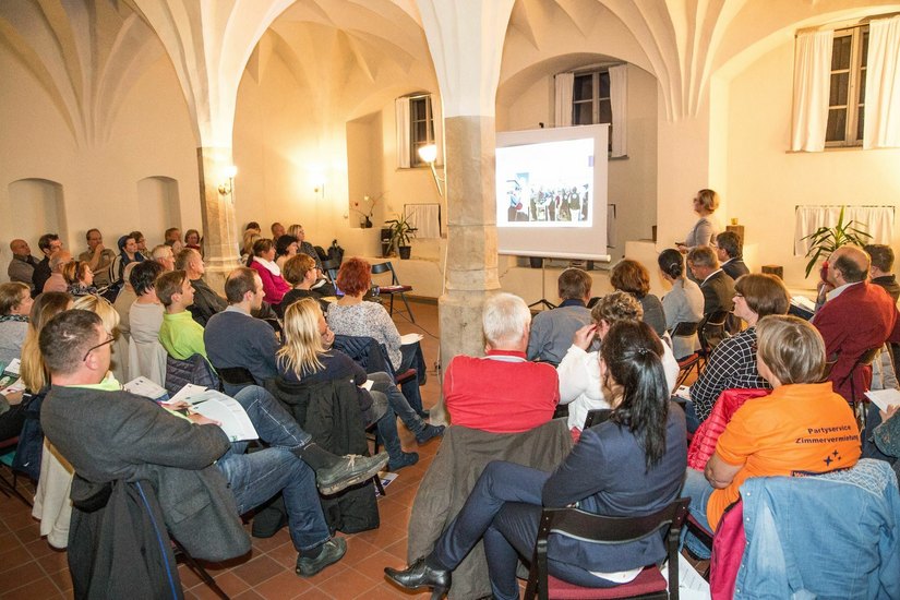 Die IHK Cottbus hat gemeinsam mit dem Landkreis Elbe-Elster einen ersten Einblick in den Inhalt des „Luther Passes“ auf einer Veranstaltung am 11. Oktober vor über 60 Unternehmern in den Räumlichkeiten des Museums „1547 Mühlberg“ vorgestellt. Foto: „IHK Cottbus“