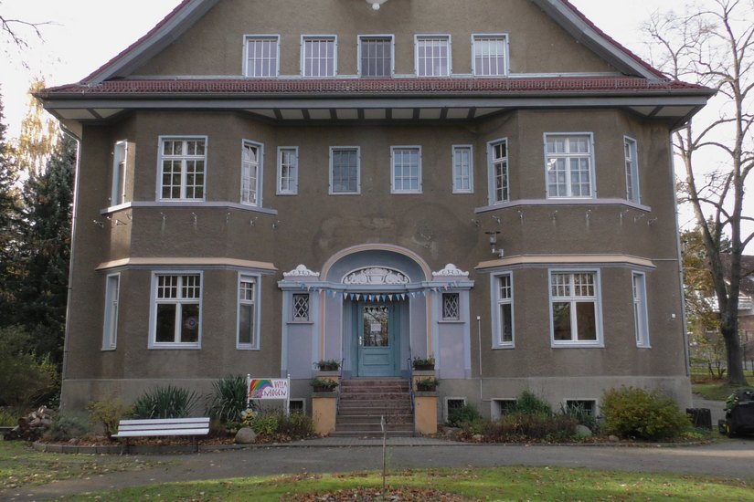 Die Kita »Villa Regenbogen« befindet sich in einem geschichtsträchtigen Gebäude aus dem Jahr 1913.