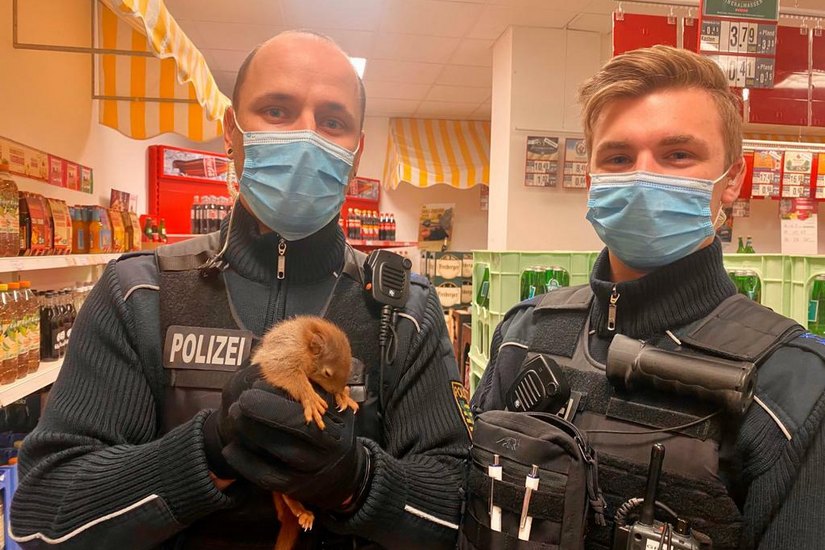 Beamte des Polizeireviers Görlitz mit Chap. Foto: Polizei