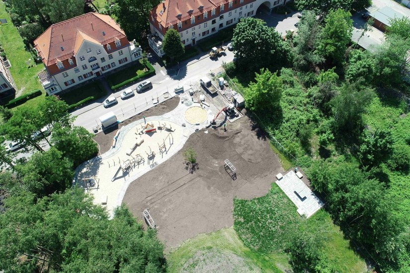 Sieht fertig aus, braucht aber noch Zeit: Der neue Spielplatz auf der Tauernstraße. Foto: Landeshauptstadt Dresden
