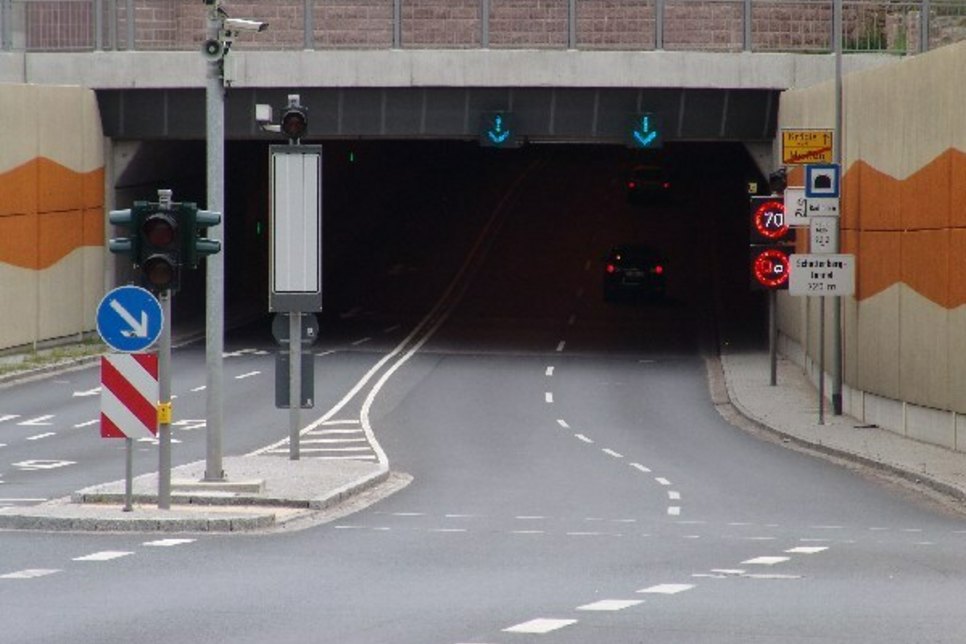 Der Schottenbergtunnel bleibt vom 19 bis 21. Mai teilweise vollgesperrt. Es wird gewartet!