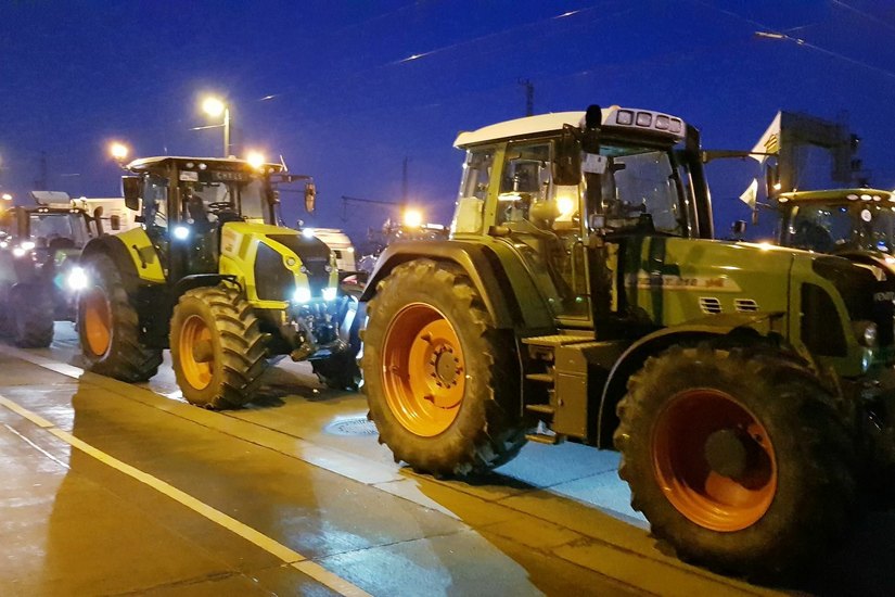 Bereits im Januar diesen Jahres protestierten Landwirte mit ihren Traktoren auf der Marienbrücke. Foto: Büttner