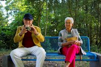 Mit der  Broschüre »Älter werden im Landkreis Oberspreewald-Lausitz« stellt die Kreisverwaltung Oberspreewald-Lausitz Informationen für ältere Bürger zusammen und informiert zu Fragen rund um das Altern.