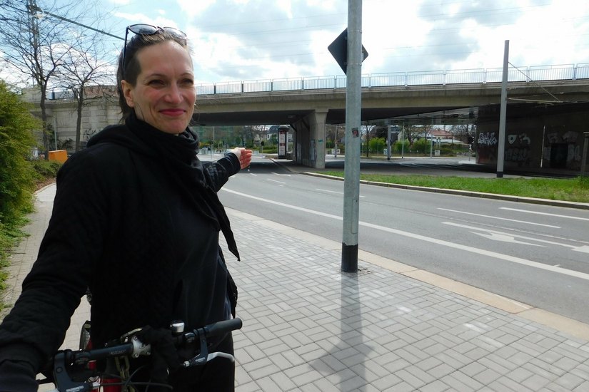Uta Gensichen von FUSS e.V. Dresden kämpft seit Jahren mit anderen um sinnvolle Querungen für Fußgänger.
