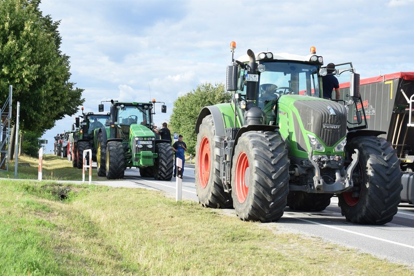 Vor Ort waren rund 60 Traktoren aus dem Bautzener Umland gekommen.