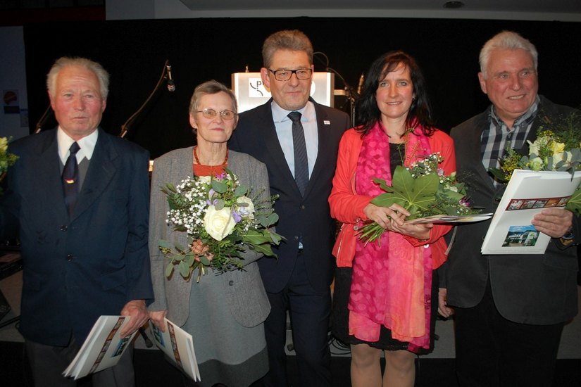 Manfred Ritschel, Gabriele Seiler-Wenzel, OB Klaus-Peter Hanke, Sandra Bretschneider und Wolfgang Casper bei der Auszeichnung.
