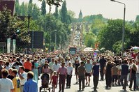 Der Festumzug soll wie im Jahr 1999 der Höhepunkt des Tag der Sachsen-Wochenendes werden - aber zur Teilnahme gezwungen wird niemand.  Foto: Archiv