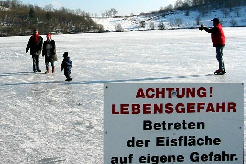 Eisflächen sollten derzeit nicht betreten werden. Davor warnt der DLRG-Stadtverband Cottbus. Foto: Archiv