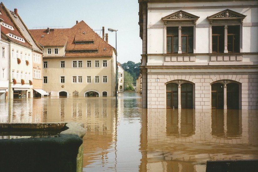 Im August 2002 erreichte die Elbe einen neuen Rekordpegelstand und überflutete große Teile der Altstadt von Pirna. Auch andere Flüsse der Region verwandelten sich in reißende Ströme.
