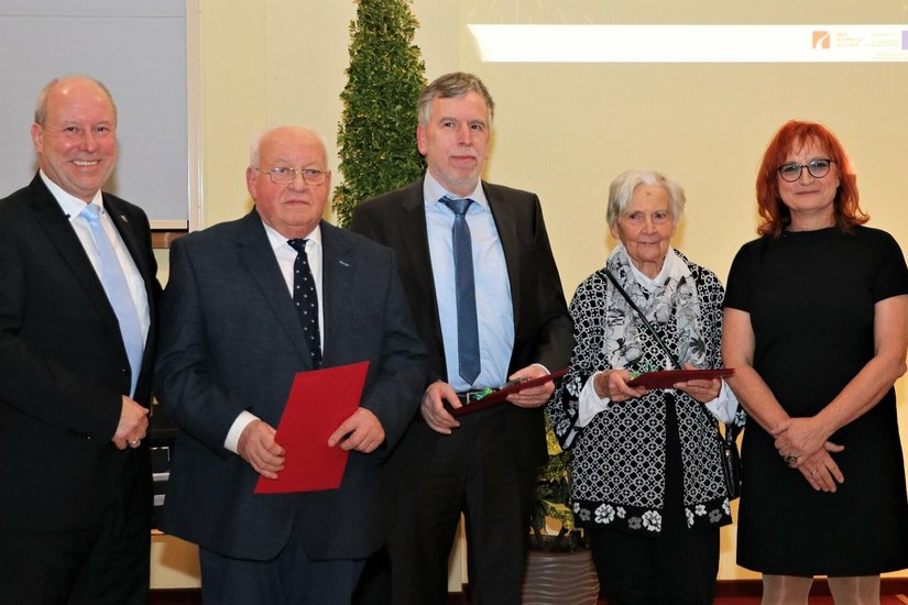 Bürgermeister Fred Mahro mit Günter Quiel, Klaus-Dieter Fuhrmann, Irmgard Schneider und Berit Kreisig.