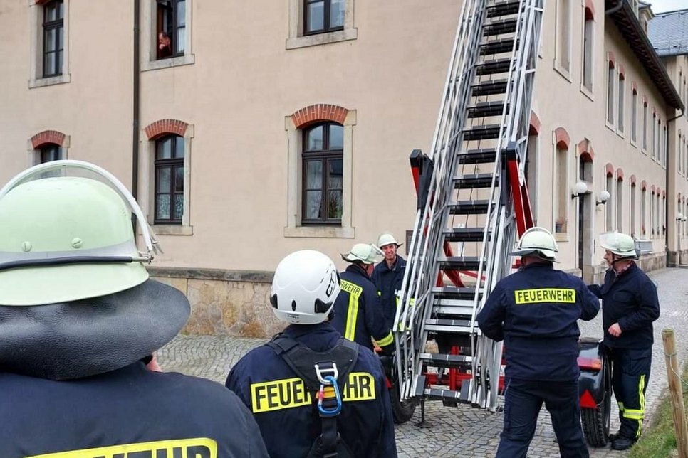 Ende März probte die Feuerwehr der Festung die Personenrettung am Wohnhaus - dem einstigen Lazarett.