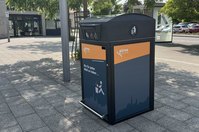 Der »FinBin 2023 CitySolar« wartet in Pirna auf den Müll.