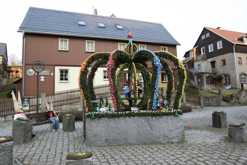 Der wunderschöne Osterbrunnen in Hinterhermsdorf (Ortsteil der Stadt Sebnitz). Foto: Daniel Förster