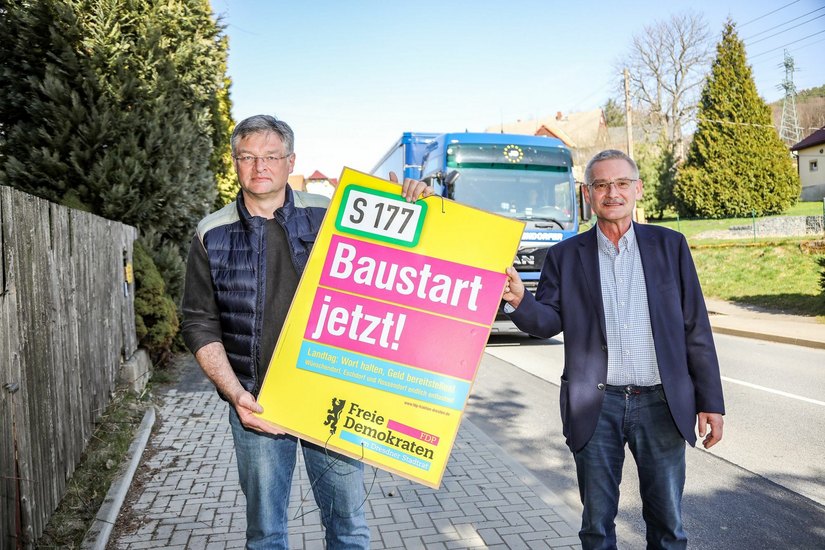 Holger Zastrow und  Jens-Ole Timmermann, Bürgermeister von Dürrröhrsdorf-Dittersbach (v.li.). Foto: Karsten Prauße