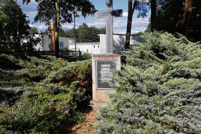 Denkmal für die erschossenen Westfalen am Fehrower Weg. Foto: lew