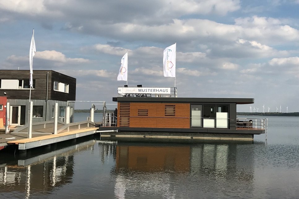 Schwimmende Apartments für Spreewald-Touristen wird es ab 2018 am Gräbendorfer See geben. Foto: PR