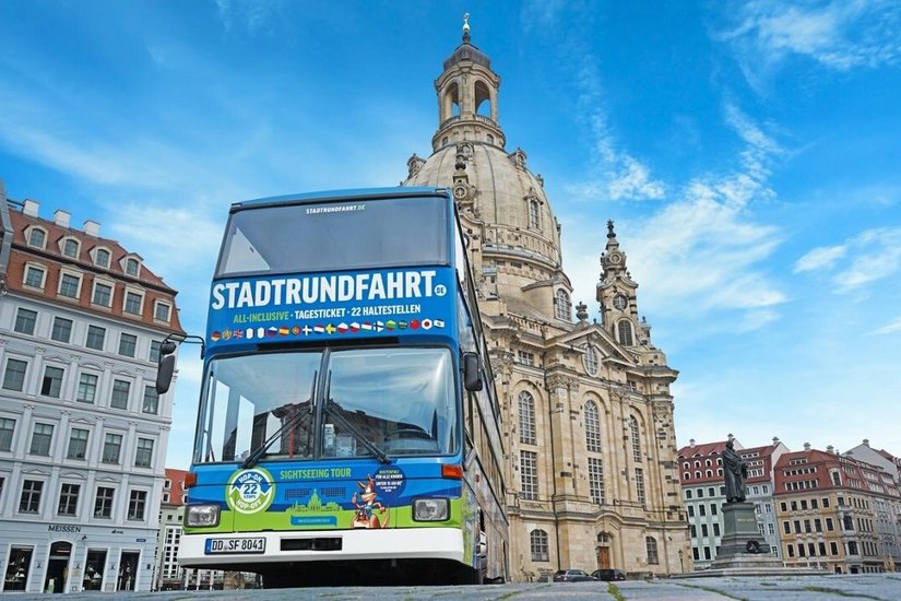 Doppeldecker-Bus der Stadtrundfahrt Dresden GmbH.