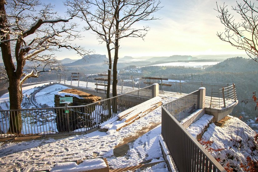 Blick von der neuen Basteiaussicht auf die wunderschöne Sächsische Schweiz.