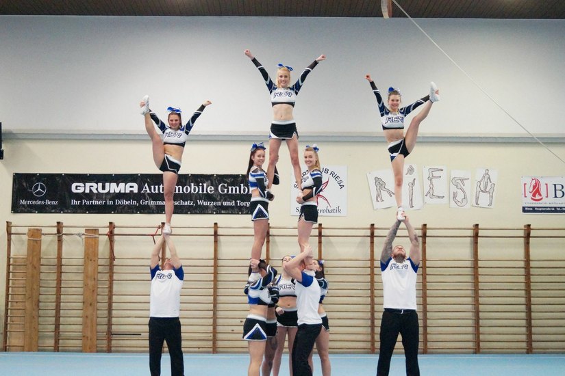 Die Riesaer Cheerleader wollen hoch hinaus und hoffen auf vordere Plätze bei den Regionalmeisterschaften am 25. März. Fotos: Verein