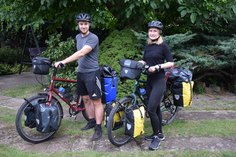 So bepackt sind die beiden im August in Sielow auf ihre Fahrrad-Weltreise gestartet.
